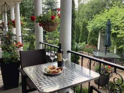 Via Veneto - Enjoy wine Italian style on your private balcony