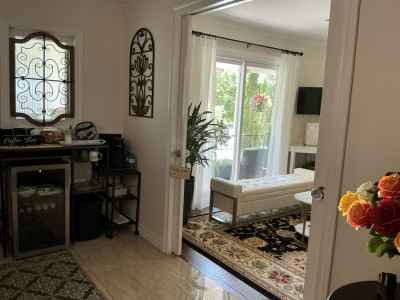 Coffee bar and guest lounge